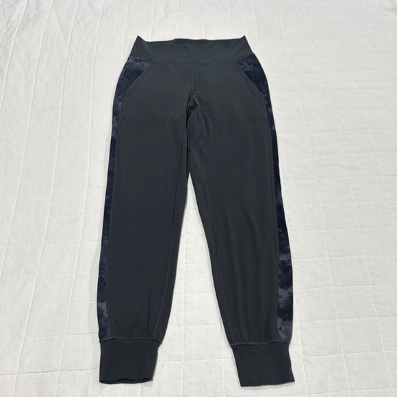 Lululemon Align Joggers - Picture 1 of 13